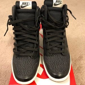 Nike Women’s Dunk Sky Hi Essential